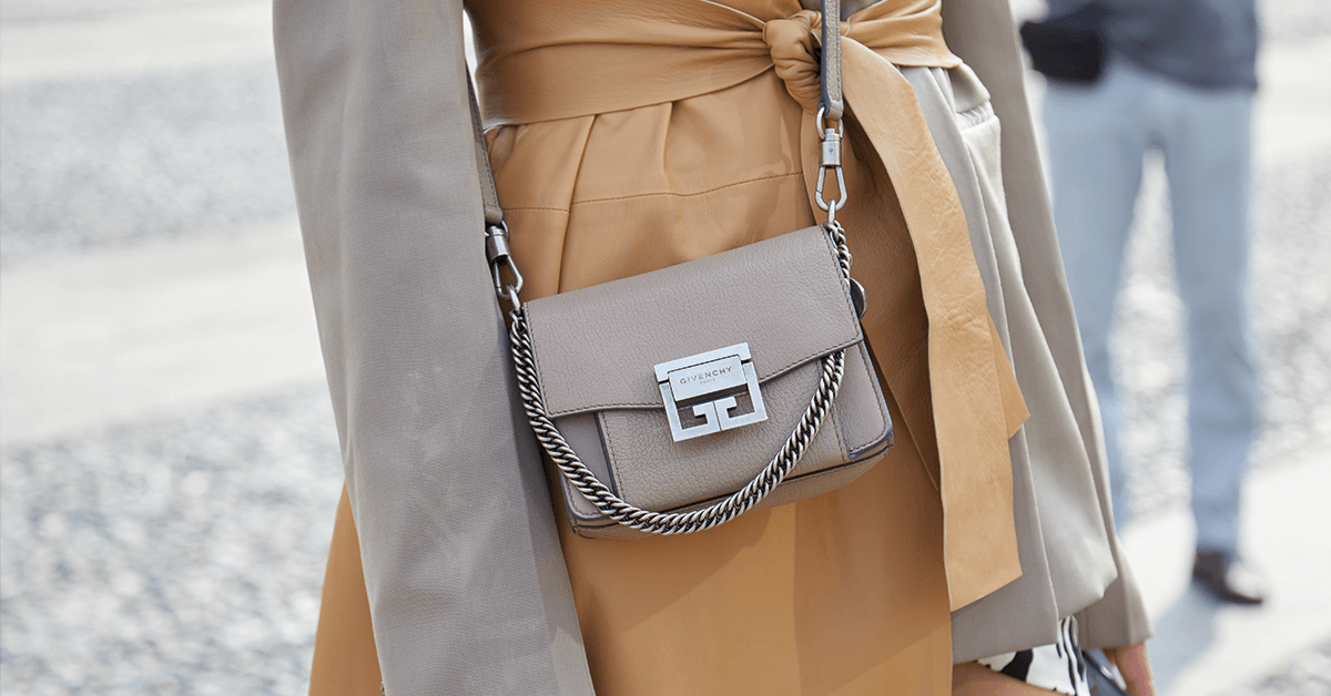 Read more about the article Best Crossbody Bags Under 1000: See Our Top 12 Picks!