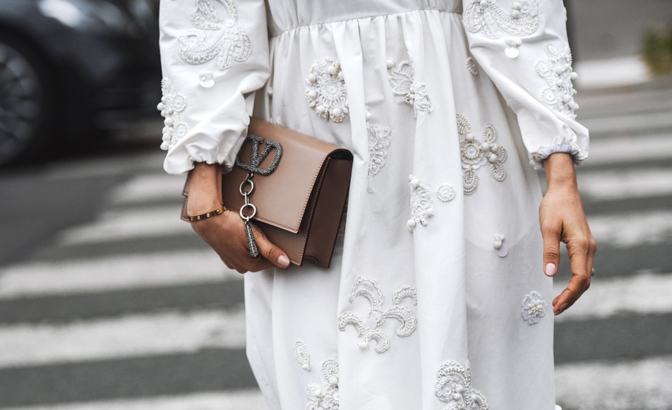 nude bag valentino