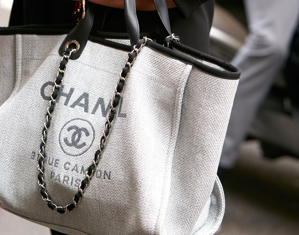 chanel tote bag black and white
