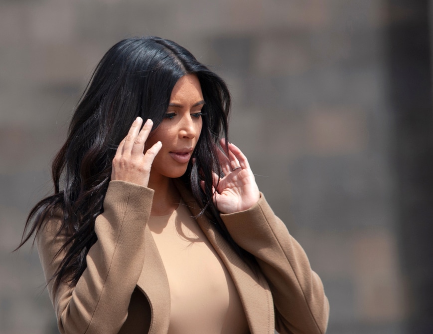 Read more about the article Kim Kardashian Cried When Karl Lagerfeld Didn’t Give Her The Chanel Bag She Wanted