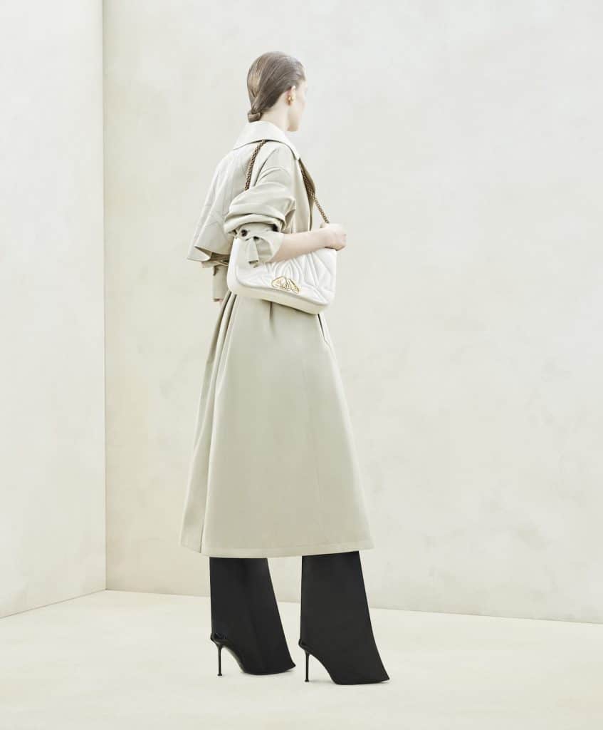 Alexander McQueen Seal Bag: The Brand's Bag of the Season 2 alexander mcqueen seal bag in white small